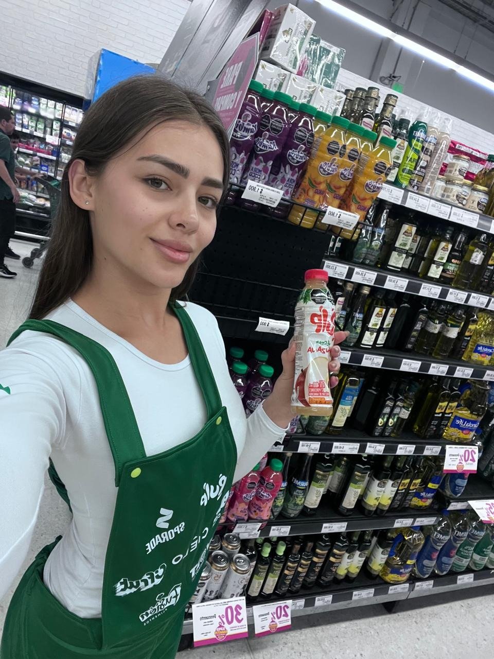 Smile, Supermarket, Retail, Convenience store, Grocery store, Customer, Person, Top, Overall — Campañas Pereira Manizales Armenia | Focus Modelos ABTL Agencia BTL Eje Cafetero