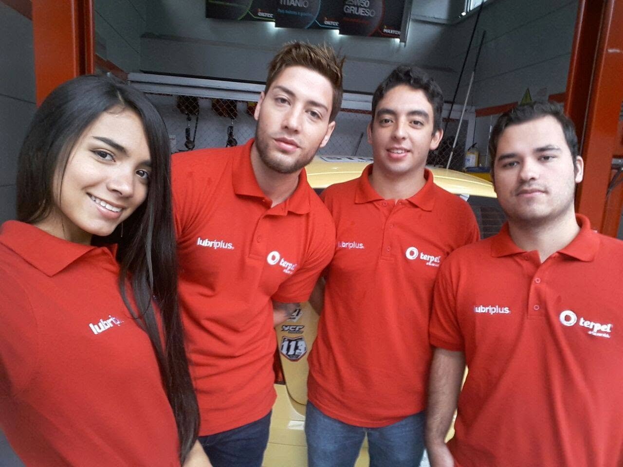 Smile, T-shirt, Facial expression, Standing, Waist, Active Shirt, Person, Jeans — Campañas Pereira Manizales Armenia | Focus Modelos ABTL Agencia BTL Eje Cafetero