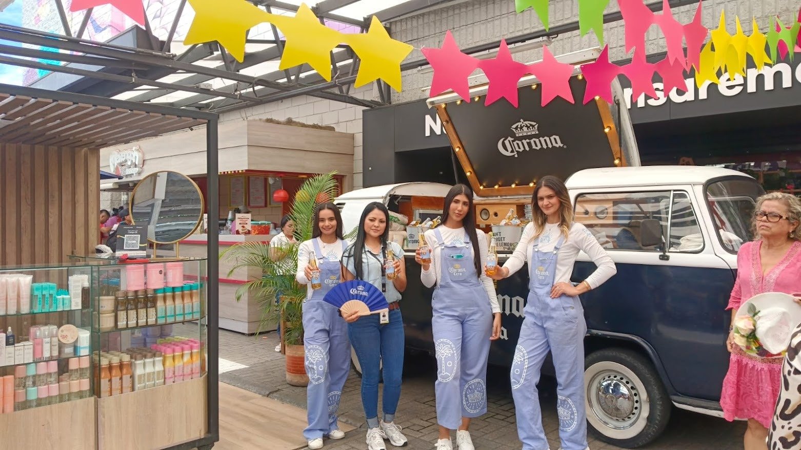 Advertising, Logo, Customer, Retail, Overall, Person — Campañas Pereira Manizales Armenia | Focus Modelos ABTL Agencia BTL Eje Cafetero