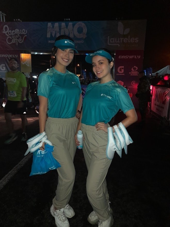 Smile, Hat, Cap, Baseball cap, Waist, Fun, Pants, Person — Campañas Pereira Manizales Armenia | Focus Modelos ABTL Agencia BTL Eje Cafetero