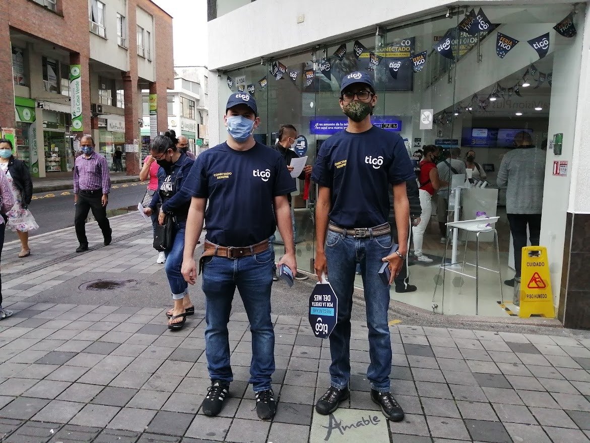 Trousers, Jeans, Denim, Hat, Cap, Logo, Person — Campañas Pereira Manizales Armenia | Focus Modelos ABTL Agencia BTL Eje Cafetero