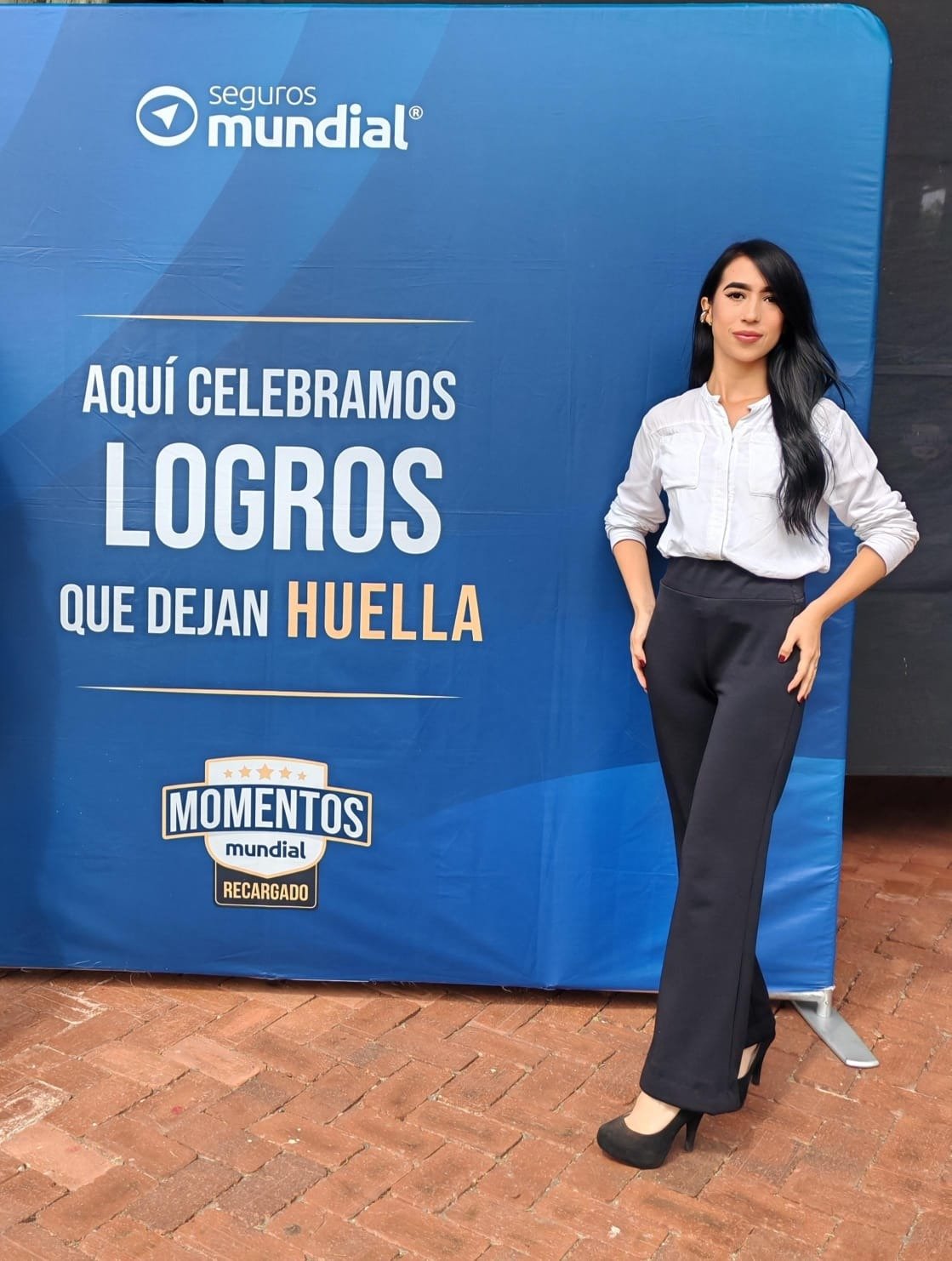 Smile, Facial expression, Logo, Advertising, White-collar worker, Suit trousers, Person, Pants, Top, Shoe — Campañas Pereira Manizales Armenia | Focus Modelos ABTL Agencia BTL Eje Cafetero