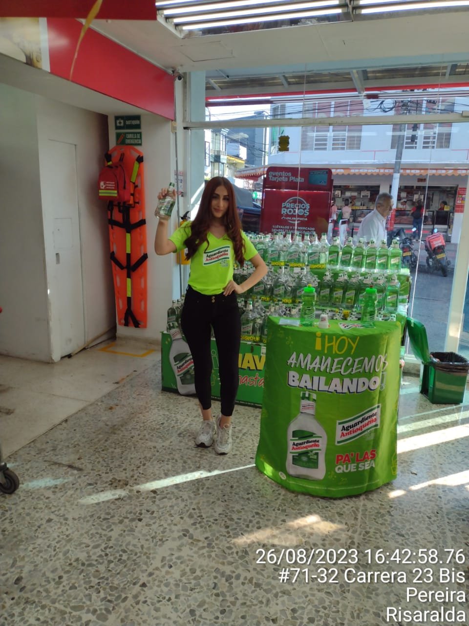 Logo, Advertising, Retail, Convenience store, Bottle, Plastic, Top, Person, Pants — Campañas Pereira Manizales Armenia | Focus Modelos ABTL Agencia BTL Eje Cafetero