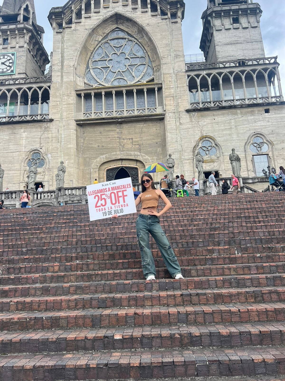 Pedestrian, Leisure, Stairs, Travel, Vacation, Crowd, Pants, Person, Building — Campañas Pereira Manizales Armenia | Focus Modelos ABTL Agencia BTL Eje Cafetero