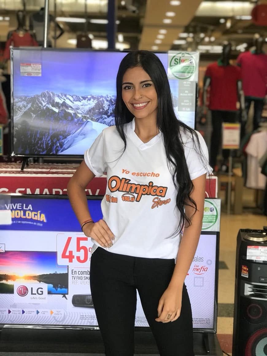 Smile, Facial expression, Waist, Logo, Abdomen, Muscle, Person, Top, Pants — Campañas Pereira Manizales Armenia | Focus Modelos ABTL Agencia BTL Eje Cafetero