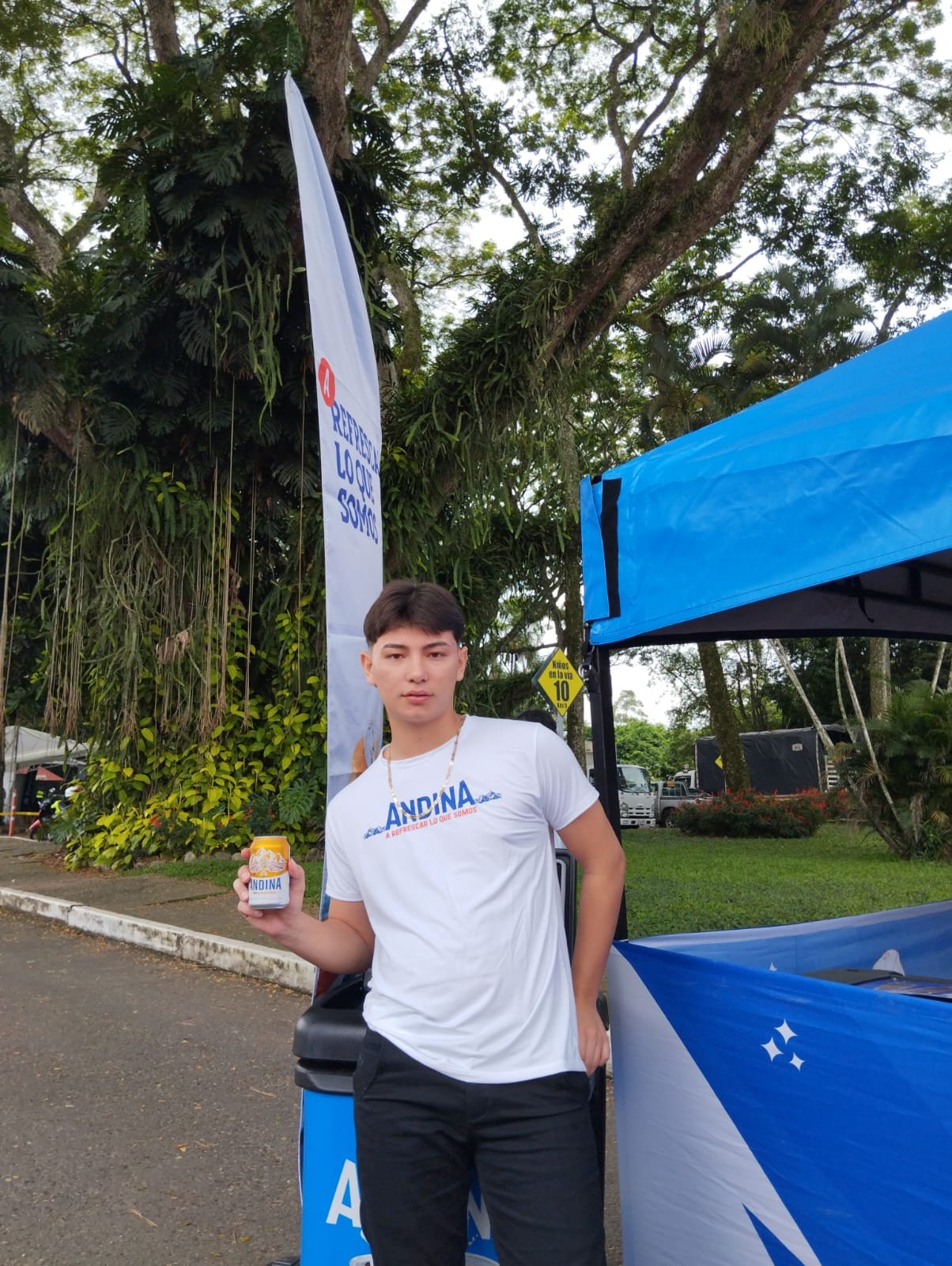 Recreation, Leisure, Active Shirt, Logo, Banner, Person, Top, Clothing — Campañas Pereira Manizales Armenia | Focus Modelos ABTL Agencia BTL Eje Cafetero