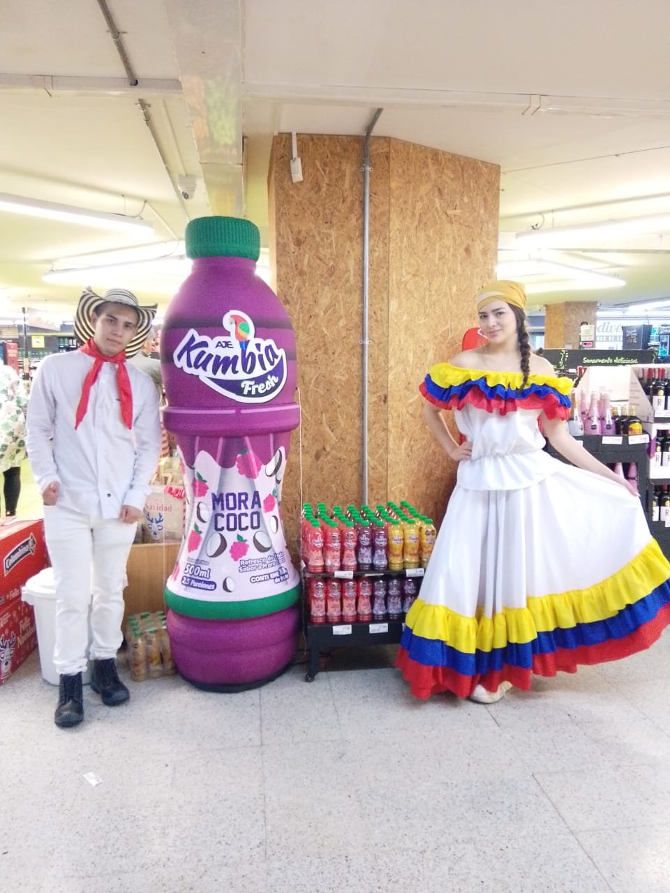 Bottle, Logo, Costume, Plastic bottle, Dress, Pants, Person — Campañas Pereira Manizales Armenia | Focus Modelos ABTL Agencia BTL Eje Cafetero
