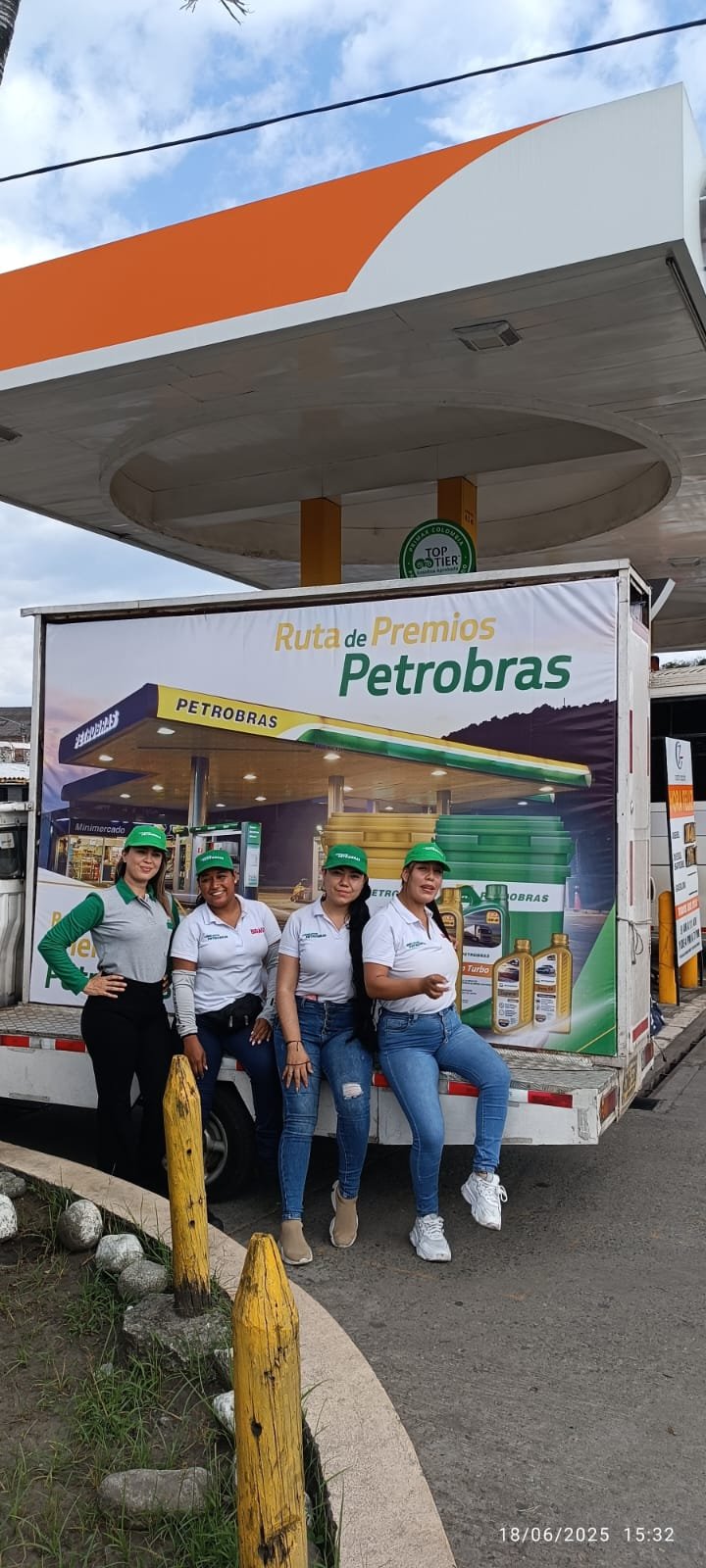 Fuel, Filling station, Fuel dispenser, Gasoline, Advertising, Logo, Top, Person — Campañas Pereira Manizales Armenia | Focus Modelos ABTL Agencia BTL Eje Cafetero