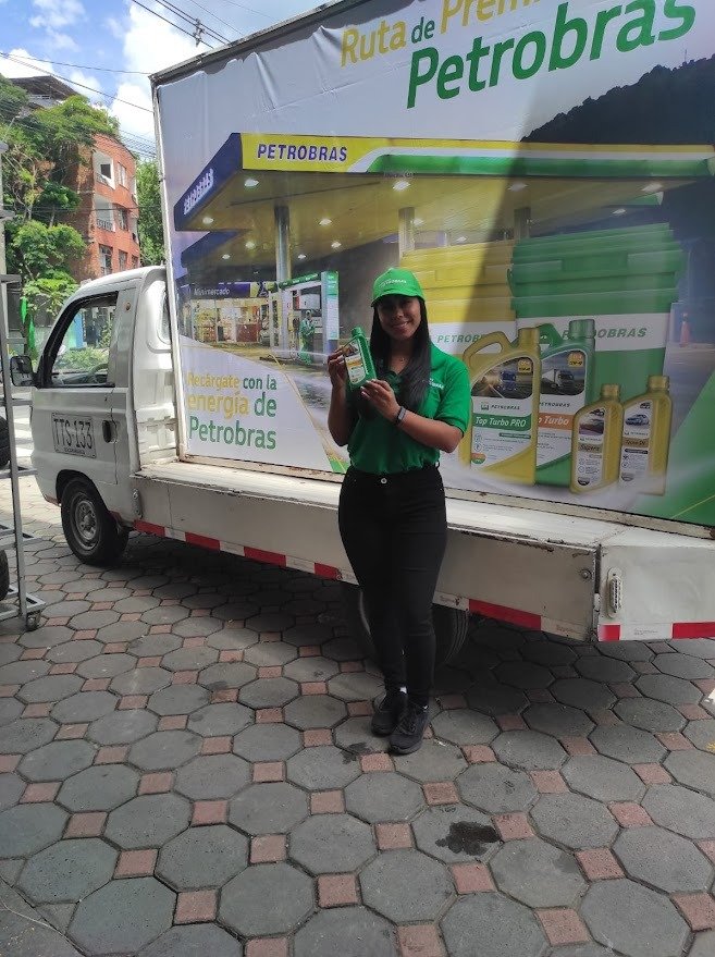 Motor vehicle, Advertising, Light commercial vehicle, Commercial vehicle, Logo, Machine, Person, Pants, Top — Campañas Pereira Manizales Armenia | Focus Modelos ABTL Agencia BTL Eje Cafetero