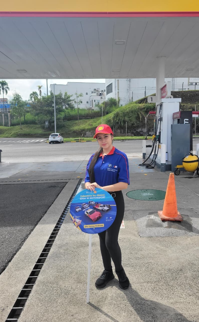 Fuel, Filling station, Gasoline, Fuel dispenser, Pants, Shoe, Person — Campañas Pereira Manizales Armenia | Focus Modelos ABTL Agencia BTL Eje Cafetero