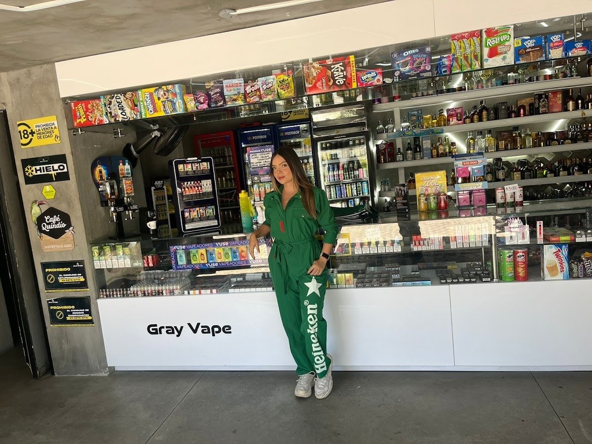 Retail, Shelf, Machine, Shelving, Logo, Convenience store, Person, Clothing — Campañas Pereira Manizales Armenia | Focus Modelos ABTL Agencia BTL Eje Cafetero