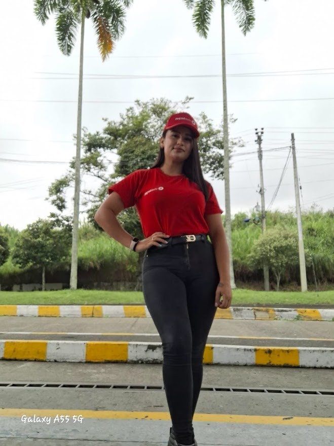 Sleeve, Waist, Denim, Knee, Abdomen, Torso, Person, Pants, Top, Hat — Campañas Pereira Manizales Armenia | Focus Modelos ABTL Agencia BTL Eje Cafetero
