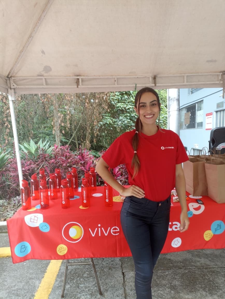 Smile, Happiness, Facial expression, Fun, Leisure, Active Shirt, Top, Pants, Person — Campañas Pereira Manizales Armenia | Focus Modelos ABTL Agencia BTL Eje Cafetero