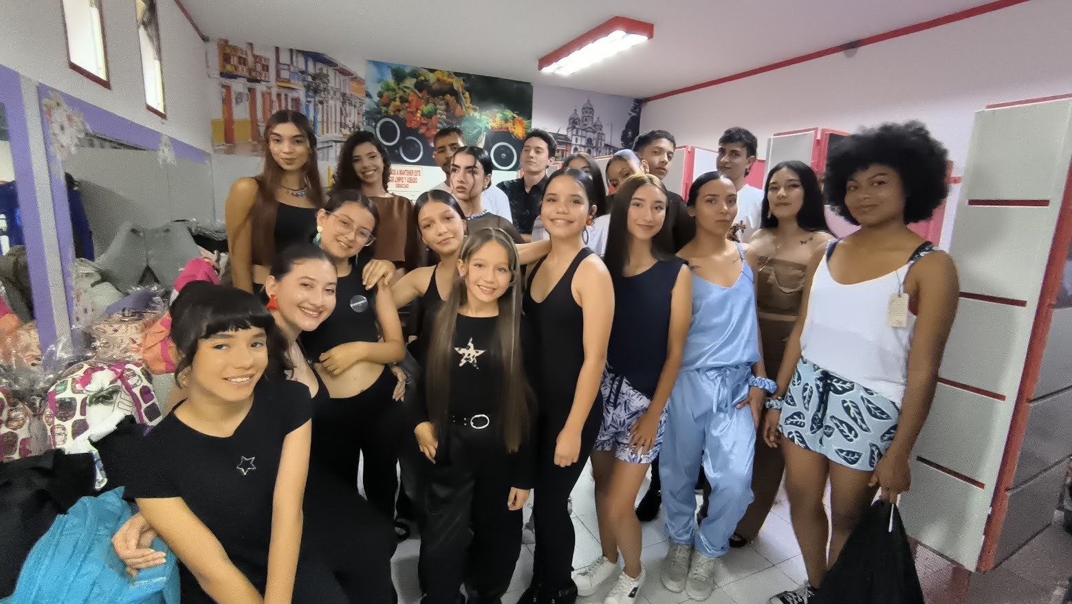 Smile, Youth, Social group, Thigh, Fun, Team, Person, Top, Miniskirt — Campañas Pereira Manizales Armenia | Focus Modelos ABTL Agencia BTL Eje Cafetero