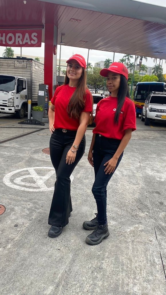 Smile, Car door, Luxury vehicle, Person, Top — Campañas Pereira Manizales Armenia | Focus Modelos ABTL Agencia BTL Eje Cafetero