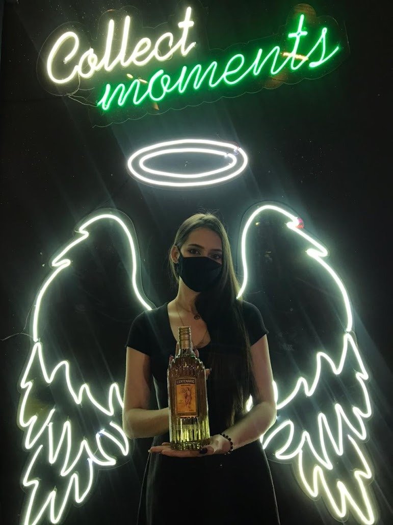 Neon, Neon sign, Night, Electronic signage, Person, Dress, Clothing — Campañas Pereira Manizales Armenia | Focus Modelos ABTL Agencia BTL Eje Cafetero
