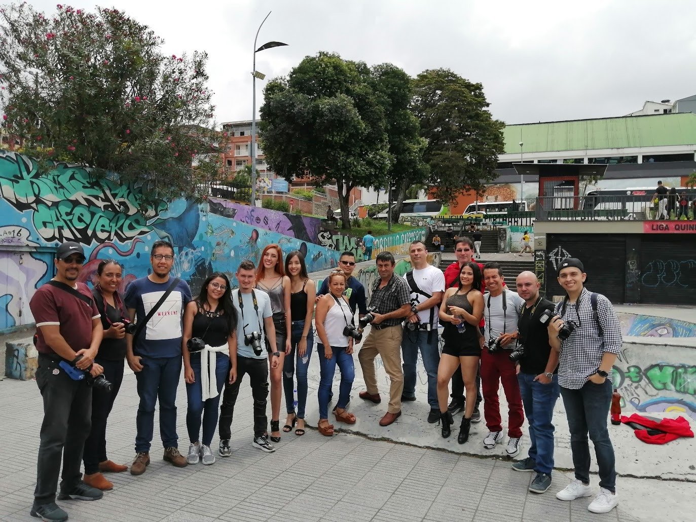 People, Jeans, Public space, Crowd, Pedestrian, Leisure, Person, Top — Infashion Pereira Manizales Armenia | Focus Modelos ABTL Agencia BTL Eje Cafetero