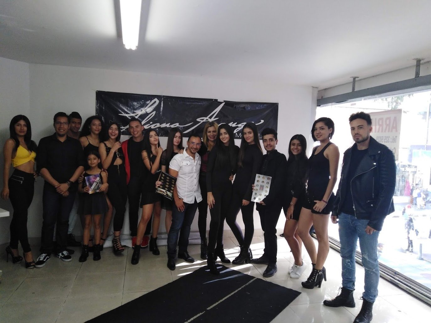 Black hair, Youth, Waist, Fashion design, Long hair, Denim, Person, Jeans, Top — Pasarelas y castings Pereira Manizales Armenia | Focus Modelos ABTL Agencia BTL Eje Cafetero