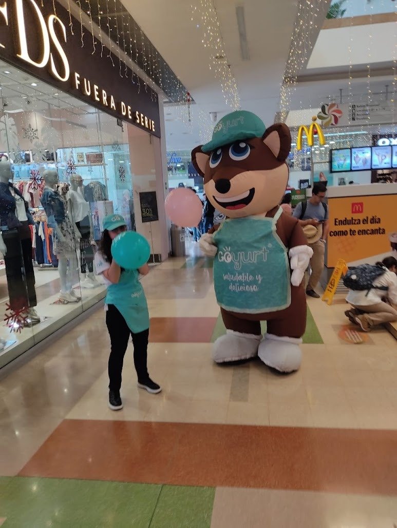 Mascot, Toy, Stuffed toy, Logo, Person, Pants — Campañas Pereira Manizales Armenia | Focus Modelos ABTL Agencia BTL Eje Cafetero