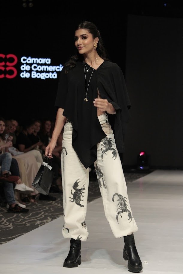 Fashion show, Fashion Model, Runway, Event, Fashion, Shoe, Person, Boot — Pasarelas y castings Pereira Manizales Armenia | Focus Modelos ABTL Agencia BTL Eje Cafetero