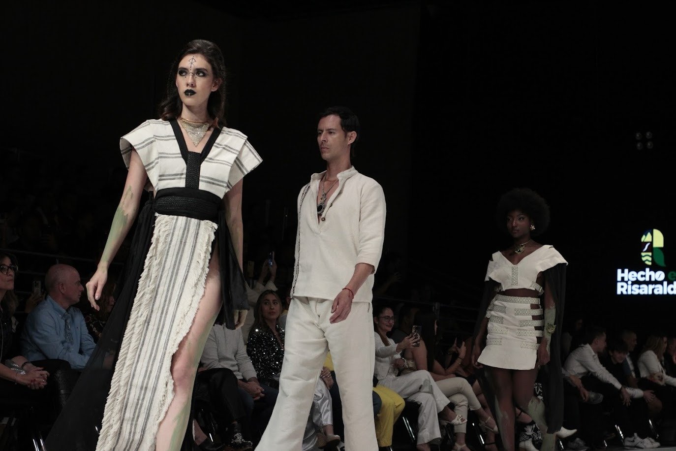 Clothing, Event, Fashion show, Fashion Model, Fashion, Human body, Person, Pants — Pasarelas y castings Pereira Manizales Armenia | Focus Modelos ABTL Agencia BTL Eje Cafetero