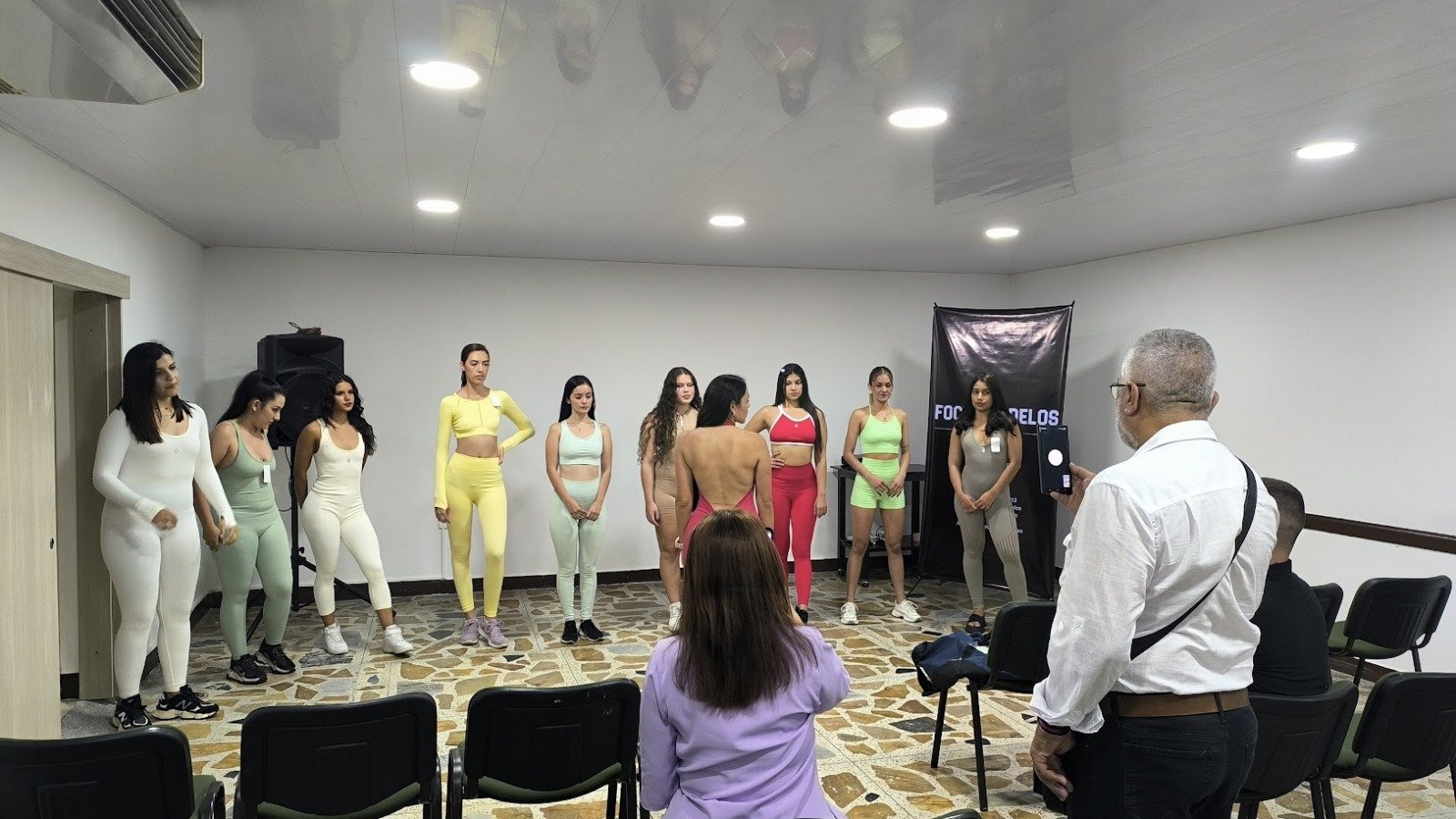 Human body, Flooring, Standing, Waist, Ceiling, Fashion design, Person — Pasarelas y castings Pereira Manizales Armenia | Focus Modelos ABTL Agencia BTL Eje Cafetero