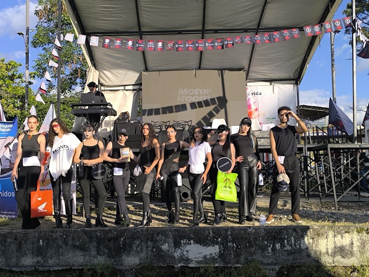 Leisure, Person, Top, Pants — Infashion Pereira Manizales Armenia | Focus Modelos ABTL Agencia BTL Eje Cafetero