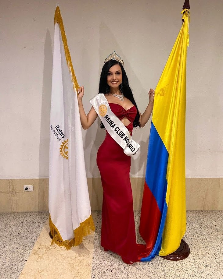 Waist, Sash, Fashion design, Abdomen, Costume, Torso, Person, Dress, Flag — Pasarelas y castings Pereira Manizales Armenia | Focus Modelos ABTL Agencia BTL Eje Cafetero