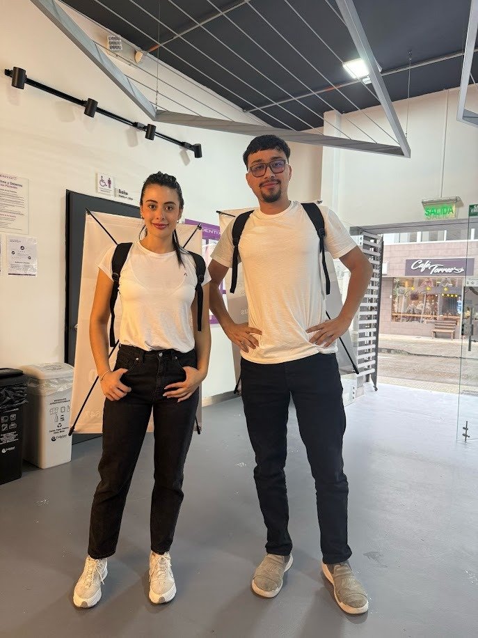 Sleeve, Shoulder, Shoe, Standing, Waist, Luggage & bags, Person, Pants, Top — Campañas Pereira Manizales Armenia | Focus Modelos ABTL Agencia BTL Eje Cafetero