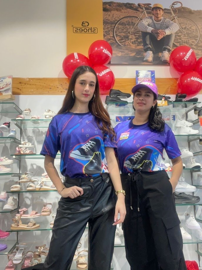 Retail, Sneakers, Bag, Top, Pants — Campañas Pereira Manizales Armenia | Focus Modelos ABTL Agencia BTL Eje Cafetero