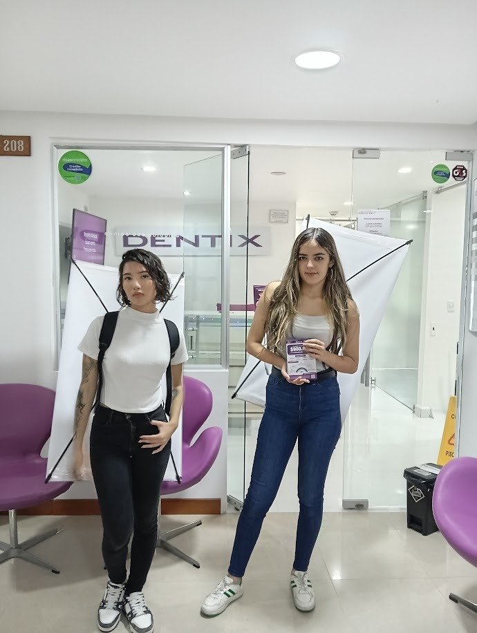 Waist, Long hair, Chair, Layered hair, Makeover, Cleanliness, Top, Pants, Person — Campañas Pereira Manizales Armenia | Focus Modelos ABTL Agencia BTL Eje Cafetero