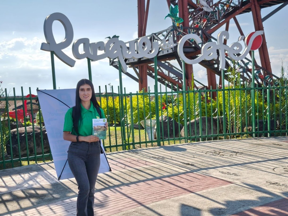 pole, Tourist attraction, List of nonbuilding structure types, Person, Top, Jeans — Campañas Pereira Manizales Armenia | Focus Modelos ABTL Agencia BTL Eje Cafetero