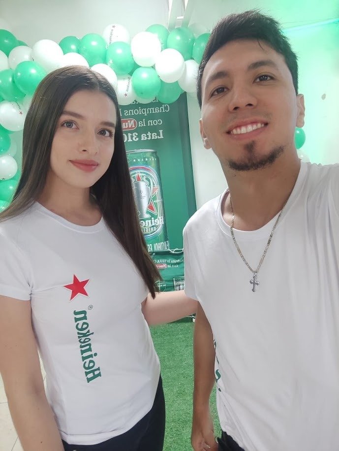 Smile, Happiness, Facial expression, Youth, Active Shirt, Leisure, Person, Top, Necklace — Campañas Pereira Manizales Armenia | Focus Modelos ABTL Agencia BTL Eje Cafetero