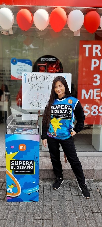 Smile, Facial expression, Advertising, Logo, Happiness, Poster, Shoe, Pants, Footwear — Campañas Pereira Manizales Armenia | Focus Modelos ABTL Agencia BTL Eje Cafetero