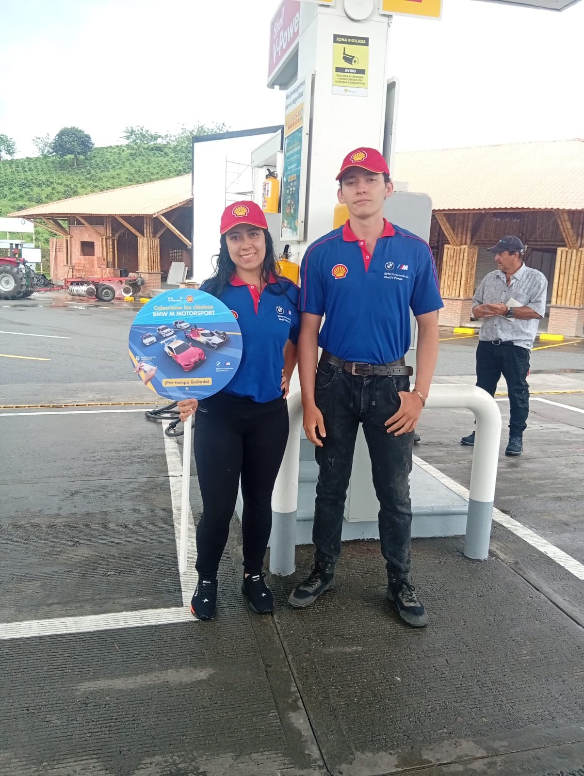 Smile, Logo, Fuel, Filling station, Person, Top — Campañas Pereira Manizales Armenia | Focus Modelos ABTL Agencia BTL Eje Cafetero