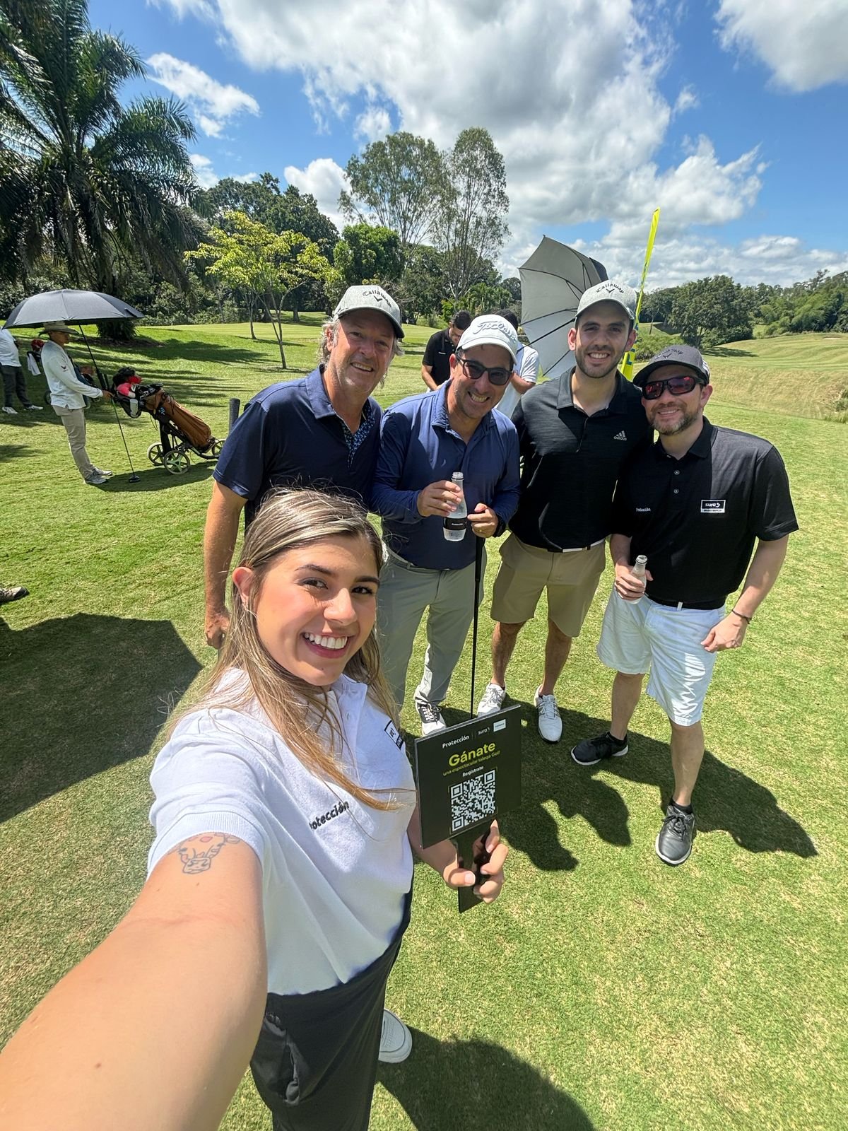 Recreation, Smile, Leisure, Golf, Individual sport, Cap, Person, Top, Clothing — Campañas Pereira Manizales Armenia | Focus Modelos ABTL Agencia BTL Eje Cafetero