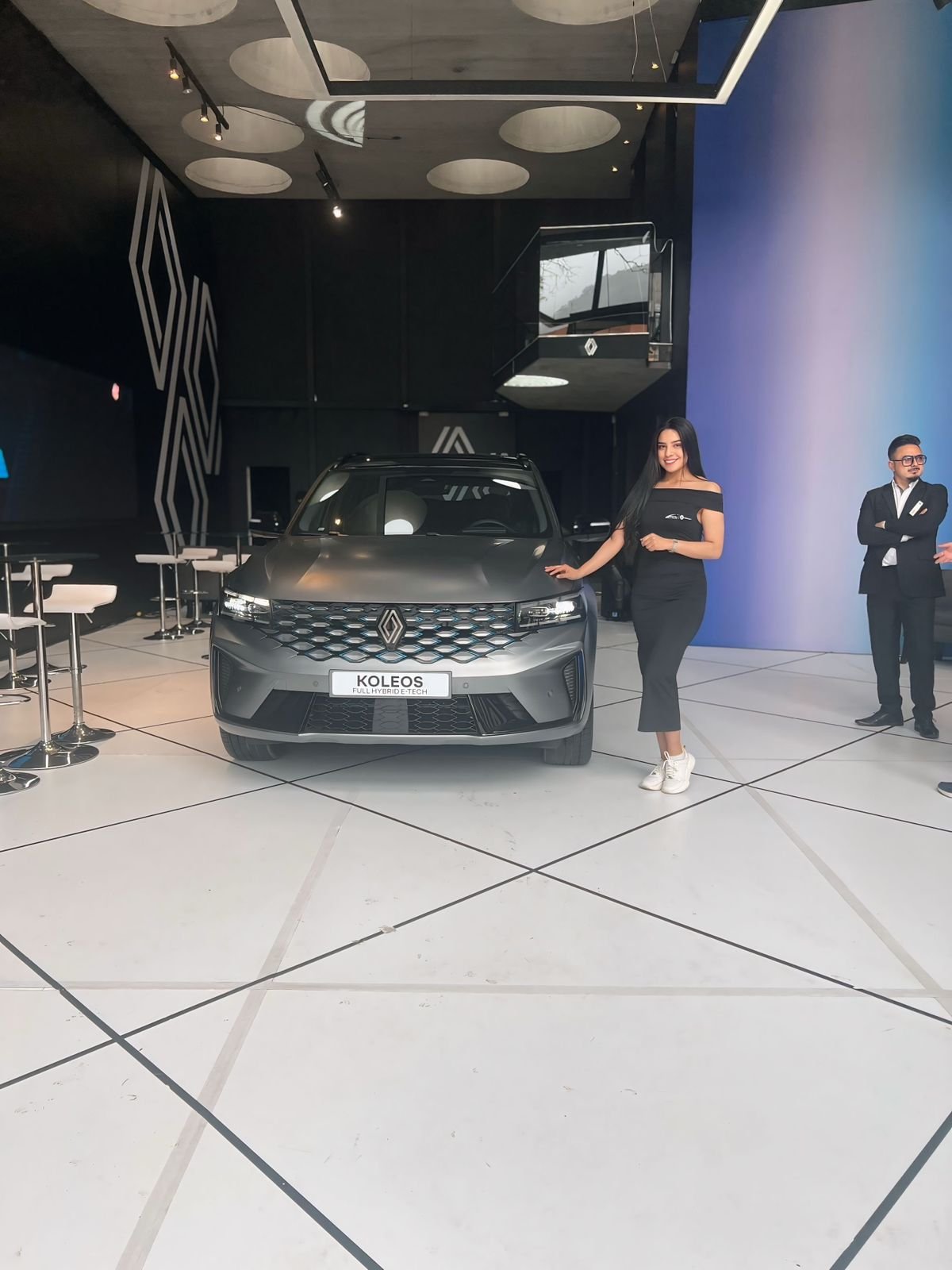 Auto show, Concept car, Car door, Luxury vehicle, Volkswagen, Sport utility vehicle, Car, Person, License plate, Clothing — Campañas Pereira Manizales Armenia | Focus Modelos ABTL Agencia BTL Eje Cafetero