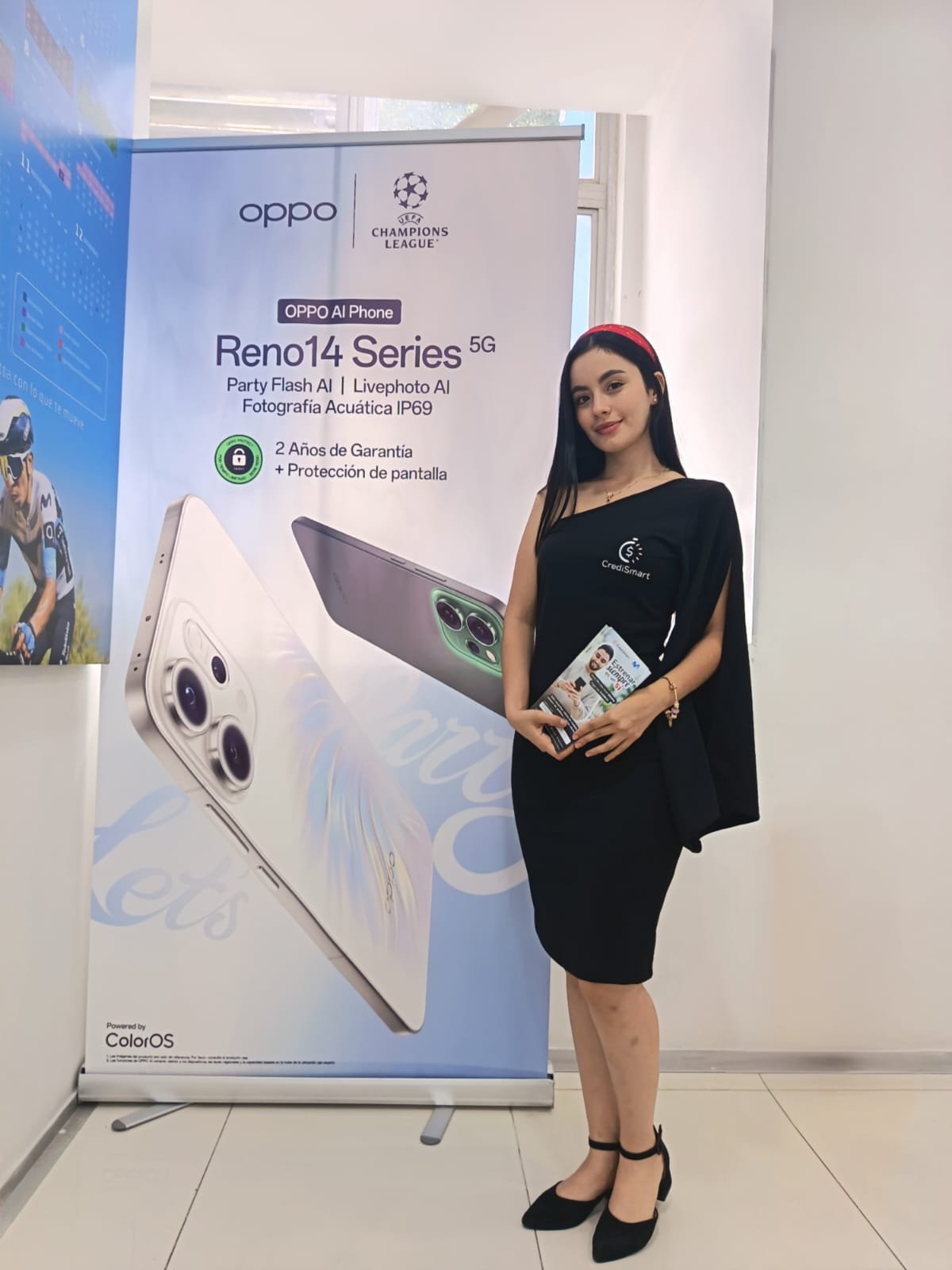 Facial expression, Smile, Gadget, Mobile phone, Logo, Smartphone, Person, Shoe, Top — Campañas Pereira Manizales Armenia | Focus Modelos ABTL Agencia BTL Eje Cafetero