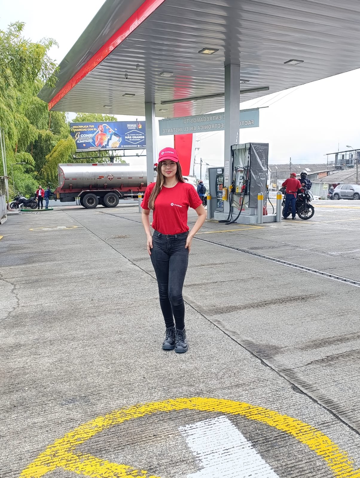 Fuel, Filling station, Gasoline, Fuel dispenser, Person, Top, Pants — Campañas Pereira Manizales Armenia | Focus Modelos ABTL Agencia BTL Eje Cafetero