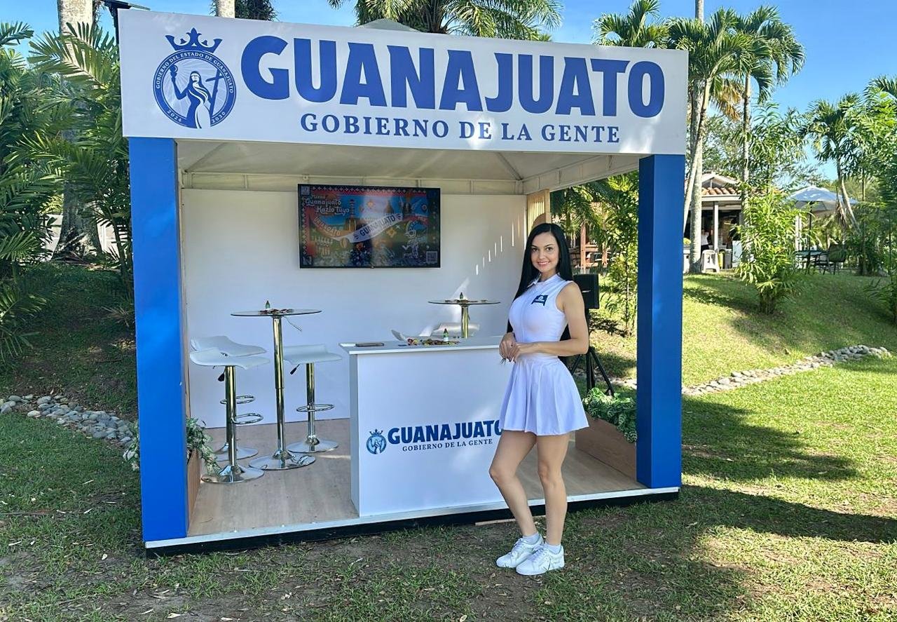 Logo, Shade, Leisure, Advertising, Palm trees, Dress, Person, Clothing — Campañas Pereira Manizales Armenia | Focus Modelos ABTL Agencia BTL Eje Cafetero